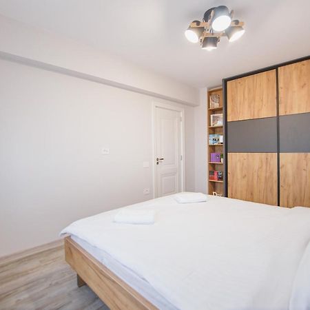 Apartamento Creamy Wood Haven Oradea Exterior foto