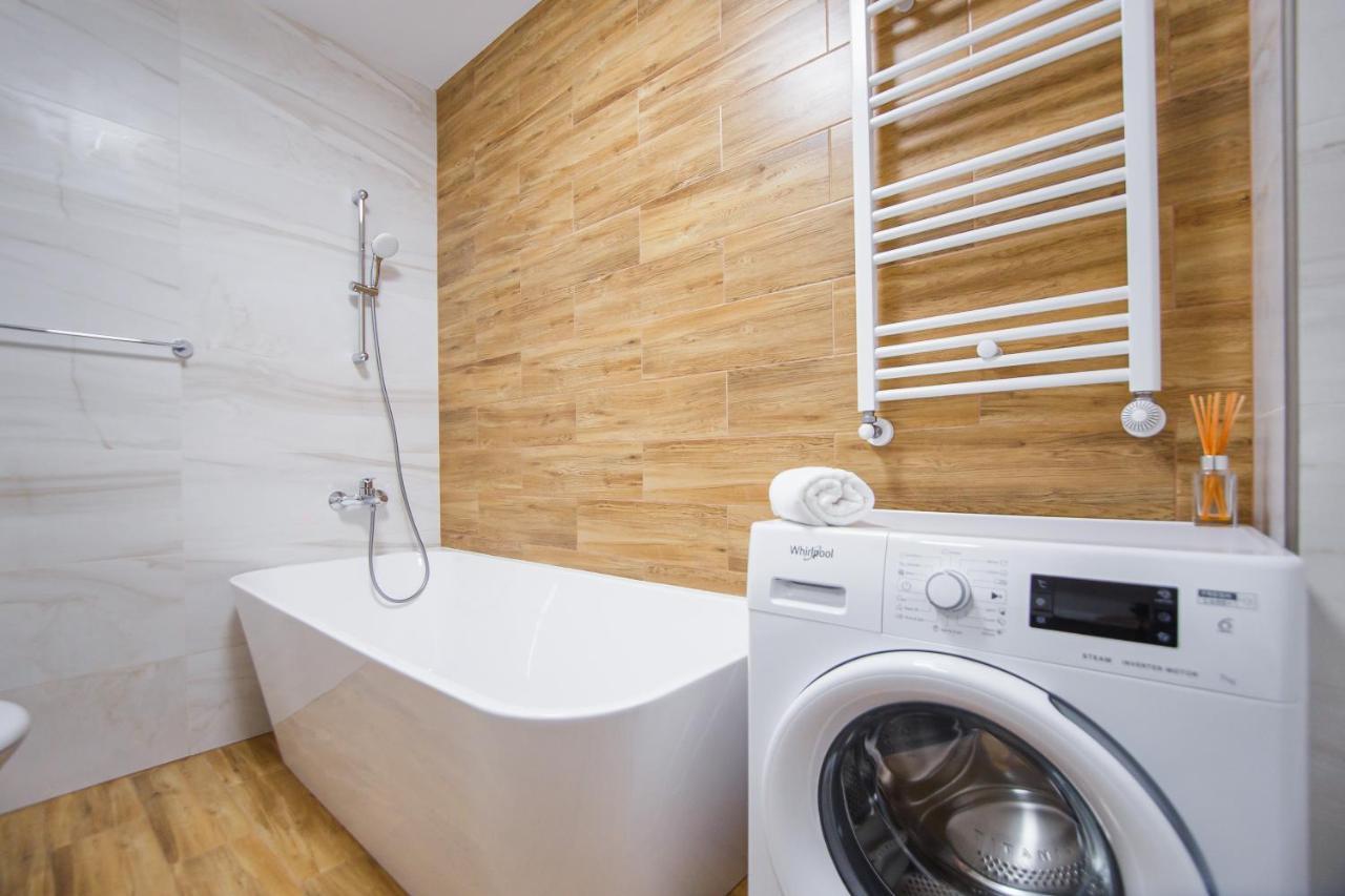 Apartamento Creamy Wood Haven Oradea Exterior foto