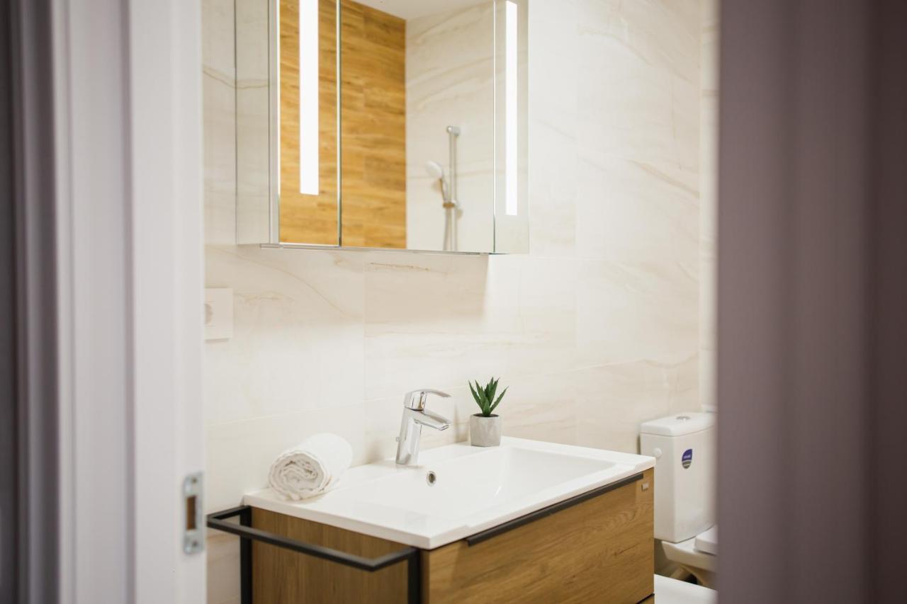 Apartamento Creamy Wood Haven Oradea Exterior foto