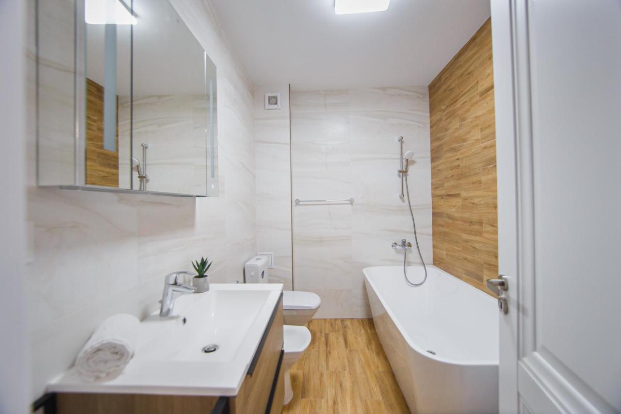 Apartamento Creamy Wood Haven Oradea Exterior foto