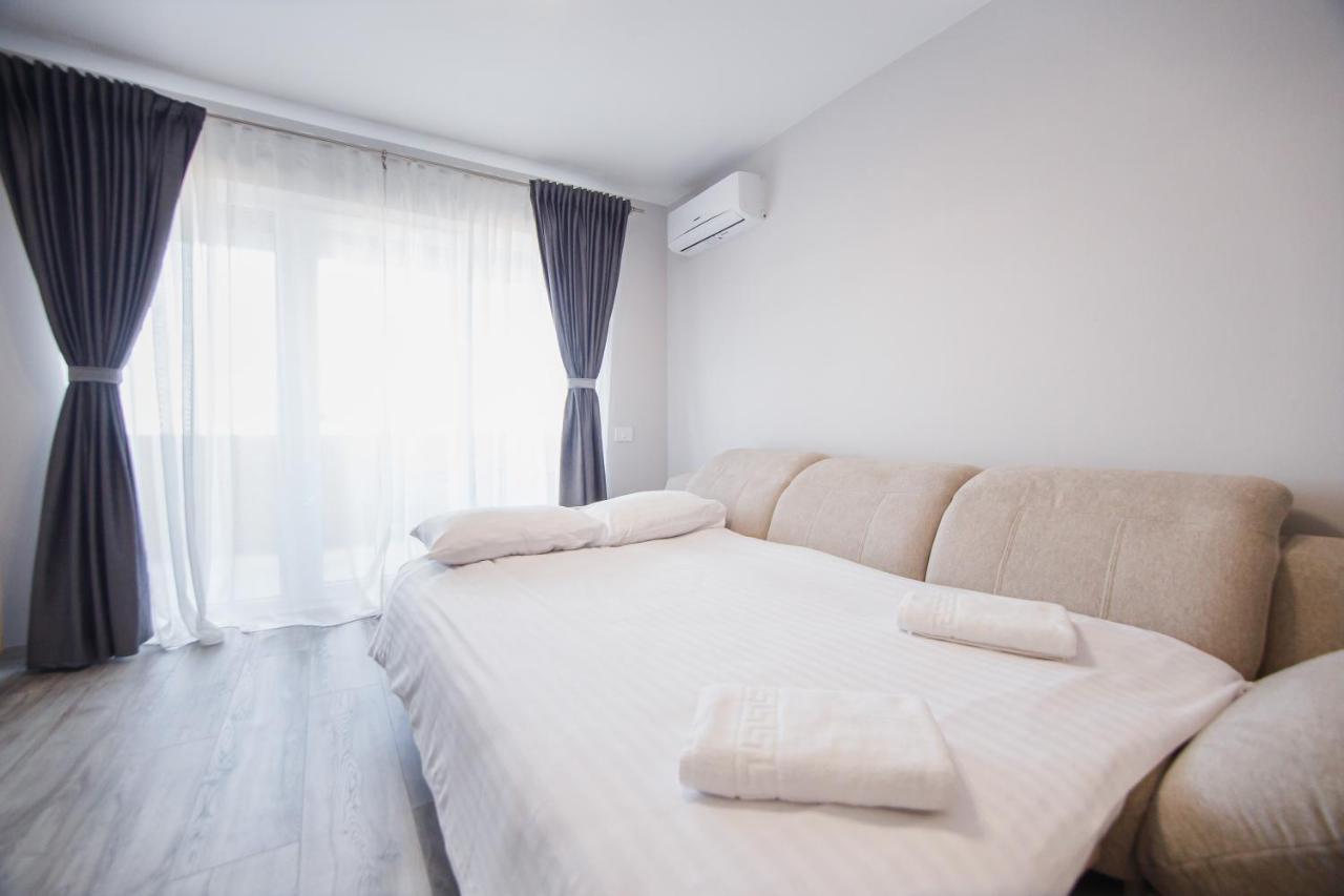 Apartamento Creamy Wood Haven Oradea Exterior foto